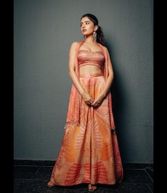 Rukshaar Dhillon Photos : 'స్పార్క్' బ్యూటీ రుక్సార్ స్టైలిష్ ఫోటోషూట్ 