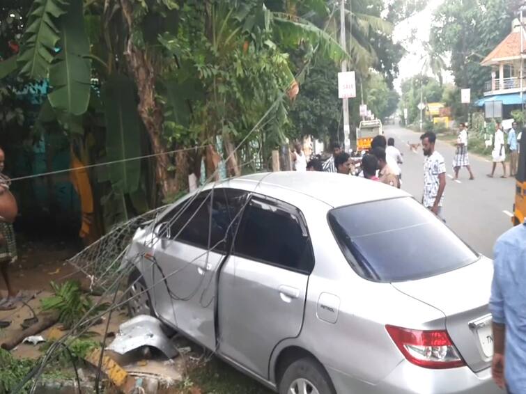 A luxury car hit a power pole near Mayiladuthurai and broke into two pieces!  Traffic damage. சொகுசு கார் மோதி 2 துண்டாக முறிந்த மின் கம்பம்; மயிலாடுதுறை அருகே பெரும் விபத்து தவிர்ப்பு