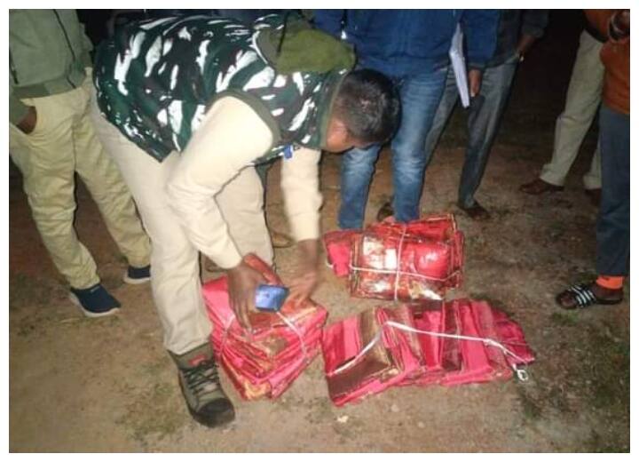 Chhattisgarh Election 2023 Flying Swaid seized Sarees that are being distributed for voters in Chhattisgarh ann Chhattisgarh Election 2023: छत्तीसगढ़ में वोटरों को रिझाने के लिए बंट रही है साड़ी! फ्लाइंग स्वायड ने जब्त किया सामान