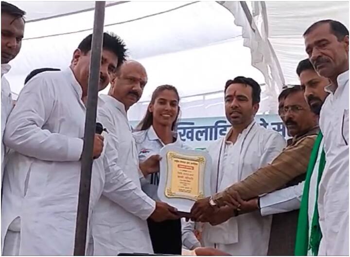 RLD President Jayant Chaudhary honored Prachi Chaudhary for wining silver medal in Asian Games in Saharanpur ANN UP News: सहारनपुर पहुंचे जयंत चौधरी, एशियन गेम्स में रजत पदक विजेता प्राची चौधरी को किया सम्मानित