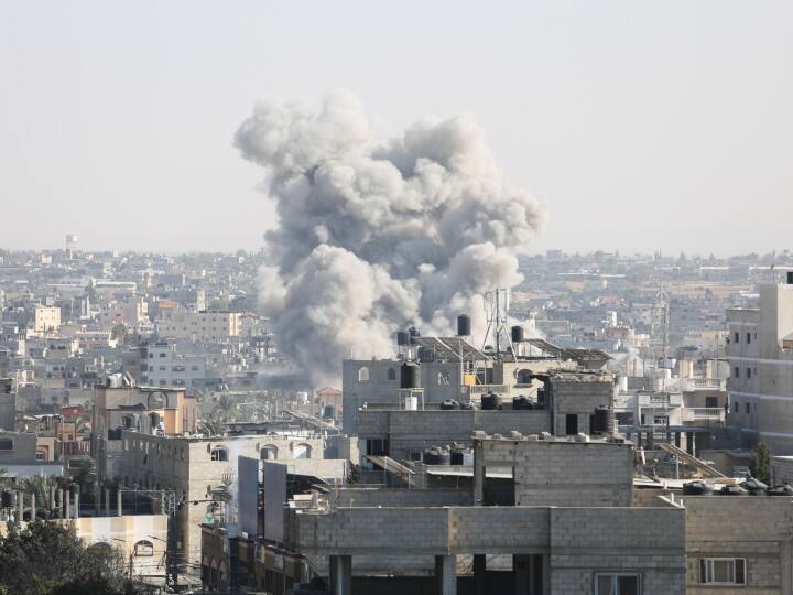Israel Palestine Conflict IDF Raids In Gaza Hamas Says About 50 Captives Killed In Israeli Attacks Death Toll Rises 'इजरायल की एयरस्ट्राइक में गई 50 बंधकों की जान', रूस पहुंचा हमास का प्रतिनिधिमंडल, गाजा में IDF ने मारी रेड