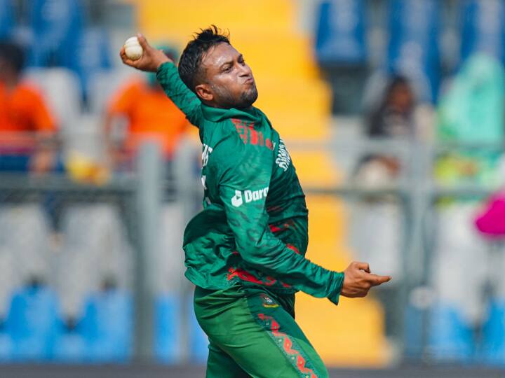 World Cup 2023 Bangladeshi captain Shakib Al Hasan return to Dhaka in between tournament know reason World Cup 2023: बांग्लादेश की कश्ती बीच भवर छोड़ ढाका लौटे कप्तान शाकिब अल हसन, हैरान करने वाली है वजह