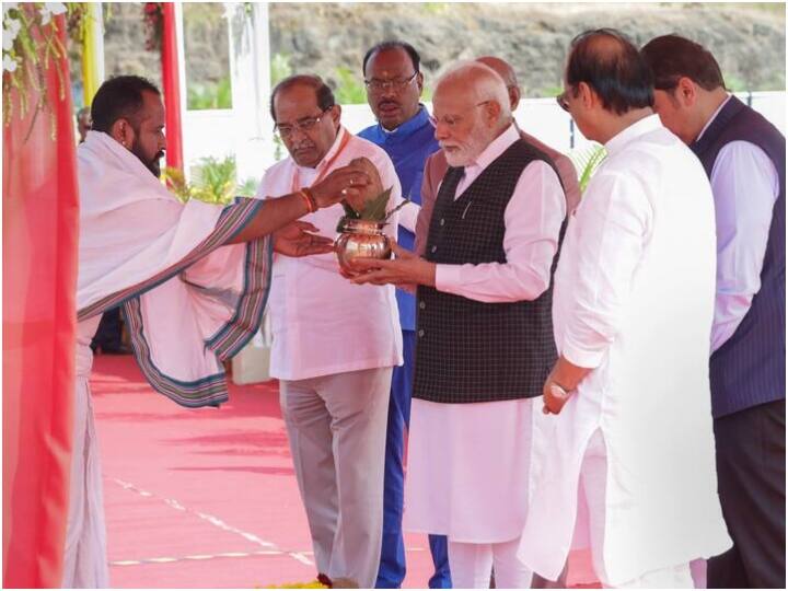 PM Narendra Modi performed jal pujan Nilwande Dam in ahmednagar district Maharashtra: पीएम मोदी ने 7500 करोड़ की परियोजनाओं का उद्घाटन-शिलान्यास किया, निलवंडे बांध का नहर नेटर्वक शुरू