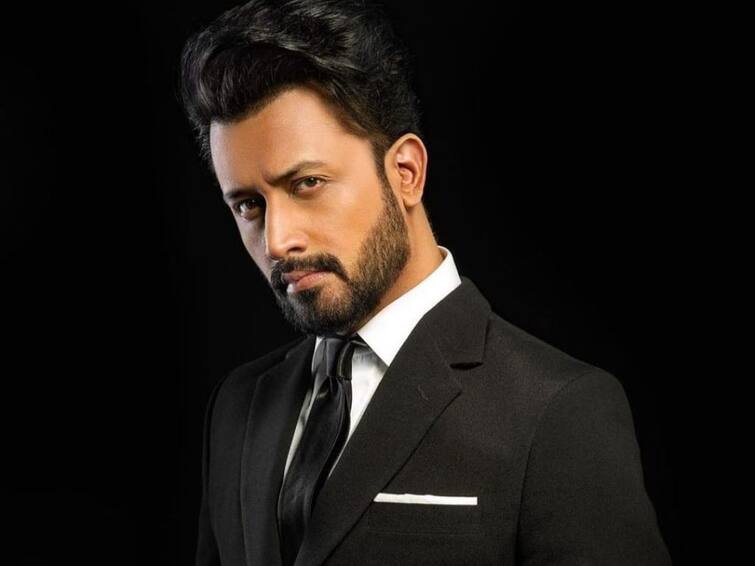 Singer Atif Aslam Pauses Concert Mid-Way As Fans Throw Money At Him Atif Aslam: মাঝপথে থামালেন গান, মঞ্চে টাকা ছুড়ে দেওয়া অনুরাগীকে কী বার্তা আতিফের?