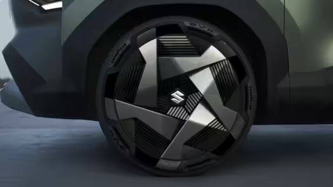 eVX ਦੇ ਮਾਪ ਦੀ ਗੱਲ ਕਰੀਏ ਤਾਂ ਇਹ 4300mm ਲੰਬਾ, 1800mm ਚੌੜਾ ਅਤੇ 1600mm ਉੱਚਾ ਹੈ। ਇਸ ਦੇ ਟਾਇਰ ਦਾ ਆਕਾਰ R20 245/45 ਹੈ। ਇਹ ਆਟੋ ਐਕਸਪੋ ਵਿੱਚ ਪੇਸ਼ ਕੀਤੇ ਗਏ ਸੰਕਲਪ ਤੋਂ ਸ਼ੈਲੀ ਵਿੱਚ ਥੋੜ੍ਹਾ ਵੱਖਰਾ ਹੈ ਅਤੇ ਉਤਪਾਦਨ ਦੇ ਨੇੜੇ ਹੈ।