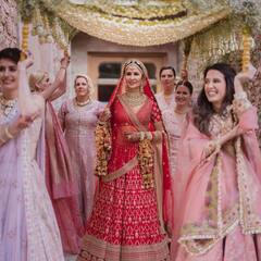 Karwa Chauth Special: करवाचौथ के लुक में लगाने हैं चार चांद..तो इन एक्ट्रेस से लें चूड़ा इंस्पिरेशन, नहीं हटेंगी पिया की नजरें