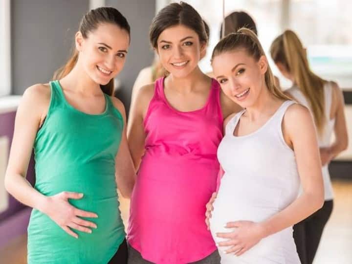 in pregnancy period follow these things for being happy and positive प्रेग्नेंसी के दौरान मां का और भी ज्यादा खुश रहना है जरूरी, हेल्थ एक्सपर्ट से जानिए क्यों
