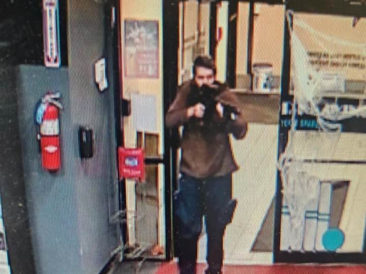 US Shooting Maine's Lewiston city gun firing at least 22 people died several injured US Shooting: अमेरिका के ल्यूइस्टन शहर में मास शूटिंग, अंधाधुंध फायरिंग में 22 लोगों की मौत, 50 से ज्यादा घायल