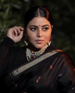 Actress Poorna: నలుపు రంగు చీరలో పూర్ణ- మతిపోగొడుతున్న మలయాళీ అందం