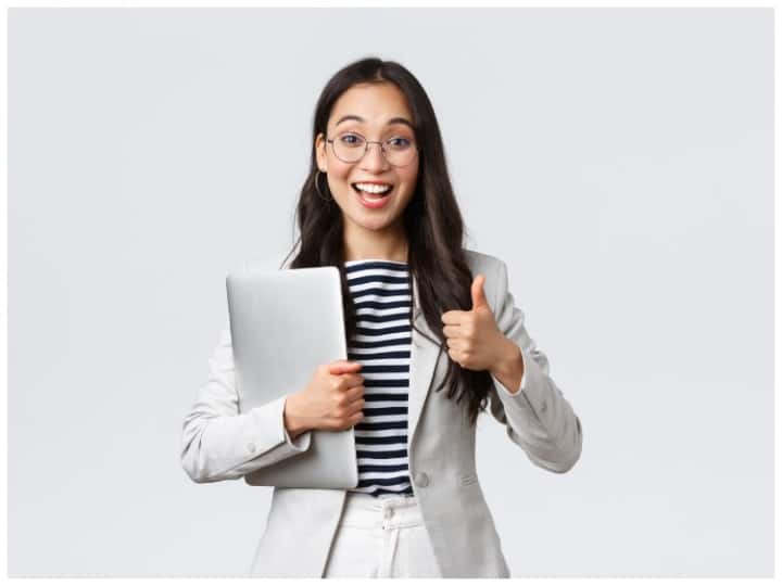 योग्यता पद के मुताबिक है. मोटे तौर पर संबंधित स्ट्रीम में मास्टर्स कि डिग्री होनी चाहिए. साथ ही एज 21 से 32 साल के बीच होनी चाहिए. अन्य डिटेल वेबसाइट से देख सकते हैं.