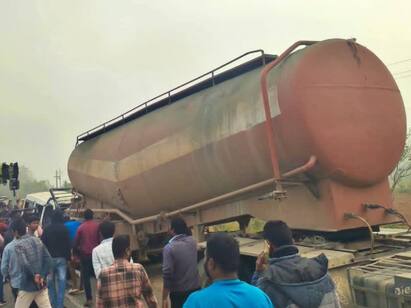 12 people died in car accident near Chikballapur karnataka Car Accident: கர்நாடகா அருகே சோகம்.. நின்று கொண்டிருந்த லாரி மீது கார் மோதல் .. 12 பேர் உயிரிழப்பு..