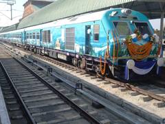 Indian Railways: विस्टाडोम कोच से कश्मीर की वादियों का सफर होगा और मनमोहक, खूबसूरत तस्वीरें दिखा रहीं कहानी