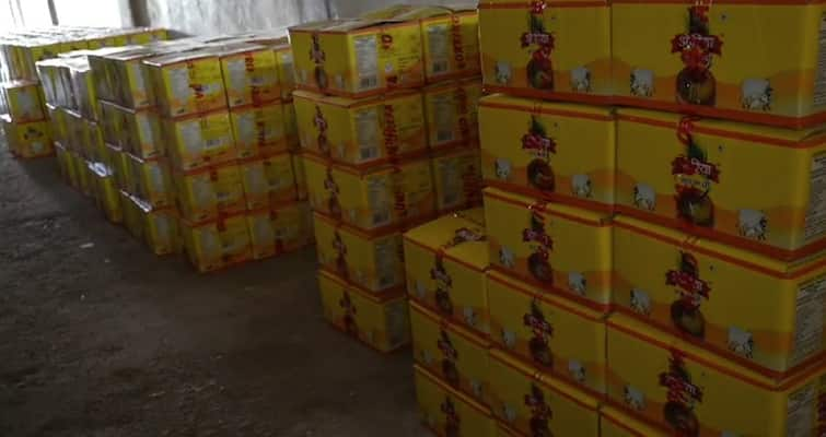 A quantity of suspected ghee was seized from GIDC in Masma, Olpad, Surat Surat: સુરતના ઓલપાડમાં GIDCમાં મોટી કાર્યવાહી, 8 હજાર કિલોથી વધુનો શંકાસ્પદ ઘીનો જથ્થો ઝડપાયો