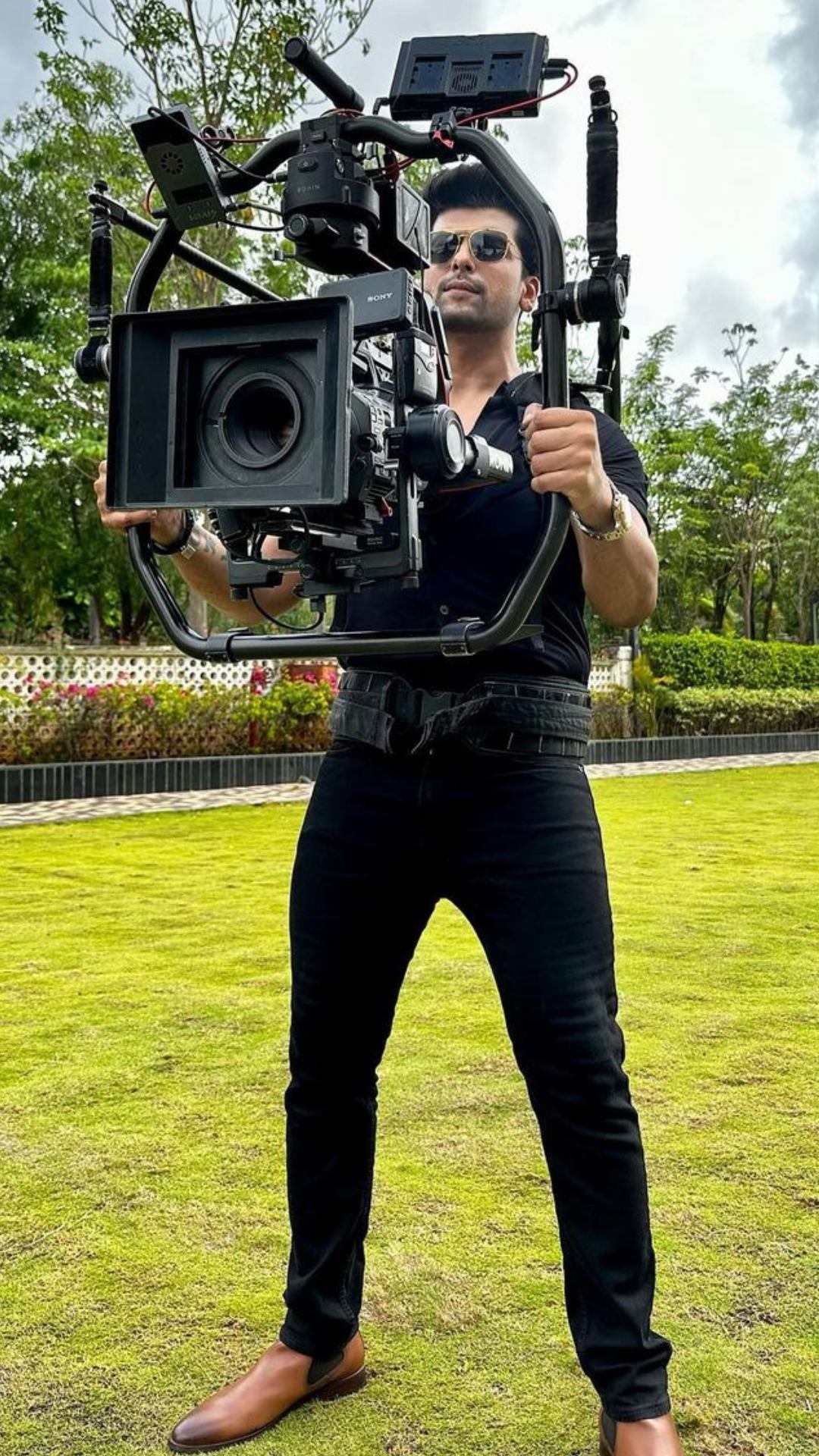 उन्हें एंटरटेनमेंट इंडस्ट्री में