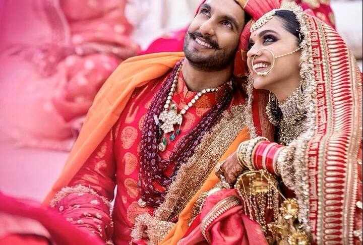 दीपिका पादुकोण – बॉलीवुड की डिंपल गर्ल यानि दीपिका पादुकोण अपनी शादी में लाल जोड़ा पहनकर रणवीर की दुल्हन बनी थीं. एक्ट्रेस ने आउटफिट के साथ मैचिंग चूड़ा पहना था. जिसे उन्होंने कुंदन स्टाइल गोल्डन कड़ों के साथ पेयर किया था. करवाचौथ पर ये कॉम्बिनेशन भी आपके लिए बेस्ट रहेगा