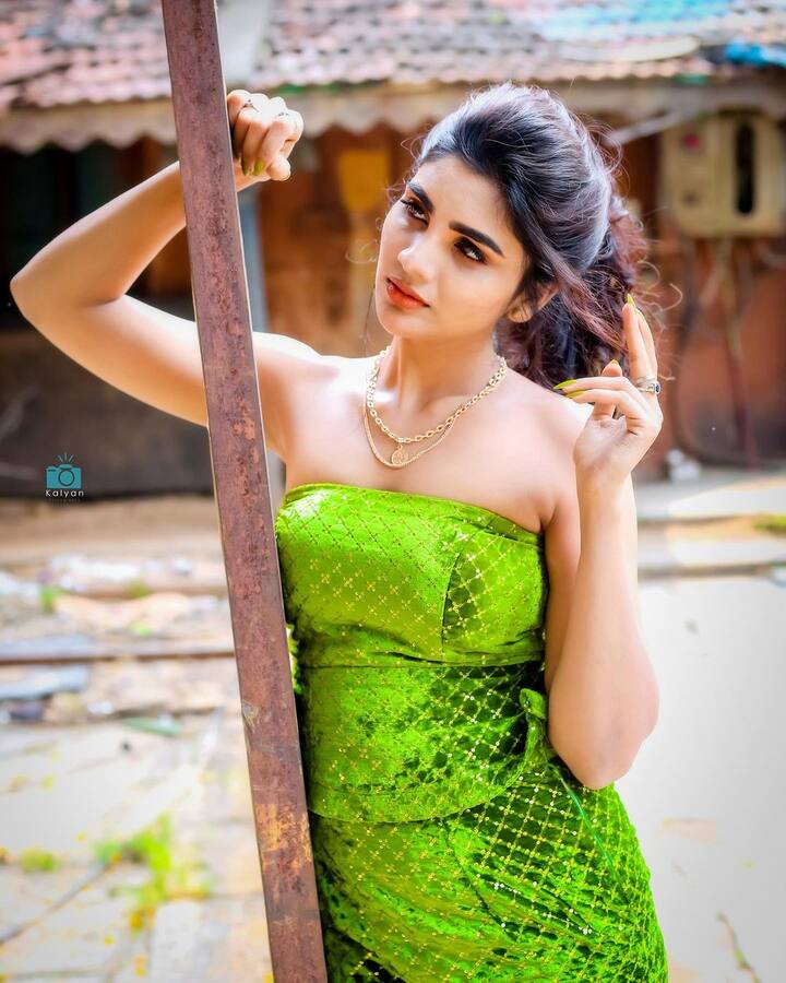 జబర్దస్త్ లేడీ కమెడియన్ వర్ష గురించి బుల్లితెర ప్రేక్షకులకు కొత్తగా పరిచయం చేయాల్సిన పనిలేదు.