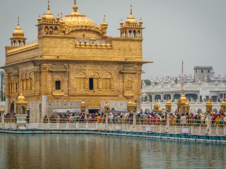PM Narendra Modi Gift E-Auction Controversy over model of Golden Temple Sri Harmandir Sahib in e-auction PM Modi Gift E-Auction: पीएम मोदी को मिले तोहफों की ई-नीलामी में स्वर्ण मंदिर के मॉडल पर विवाद, SGPC-विपक्ष ने की ये मांग