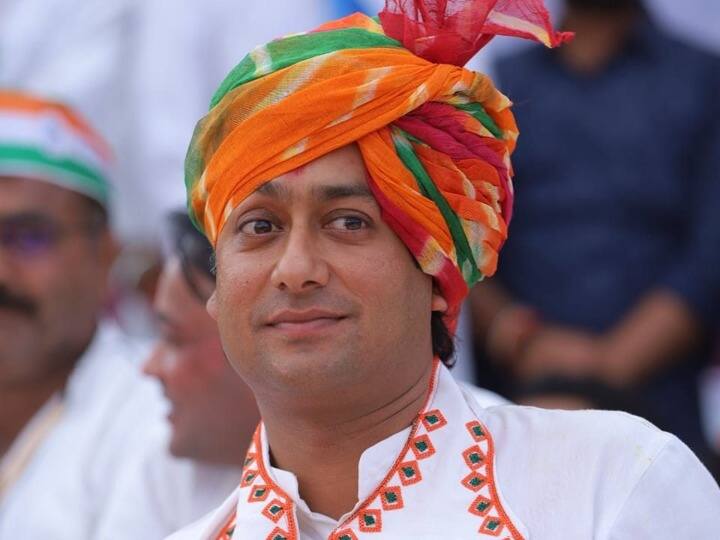 MP Elections 2023: दिग्विजय सिंह के बेटे जयवर्धन सिंह ने भरा नामांकन, जानें- उनके पास कितनी है संपत्ति? MP Assembly elections 2023 jaivardhan singh declared his property in nomination MP Elections 2023: दिग्विजय सिंह के बेटे जयवर्धन सिंह ने भरा नामांकन, जानें- उनके पास कितनी है संपत्ति?