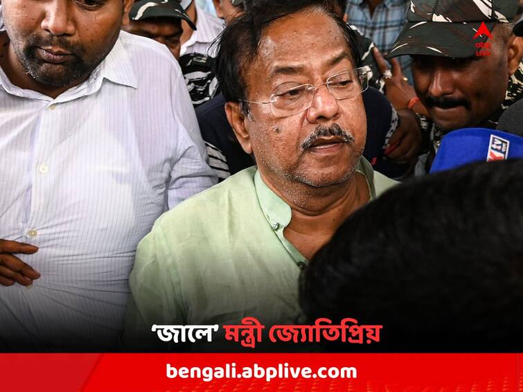 Forest Minister Jyotipriya Mallick Arrested  By ED In The Ration Scam Case In The Wee Hours Of Friday After Regular Questioning Jyotipriya Mallick Arrest: টানা জিজ্ঞাসাবাদ-তল্লাশির পর গভীর রাতে রেশন-দুর্নীতি মামলায় গ্রেফতার প্রাক্তন খাদ্যমন্ত্রী জ্যোতিপ্রিয় মল্লিক