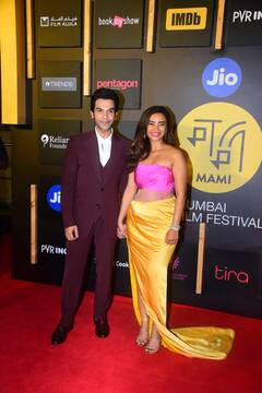 सनी लियोनी से रसिका दुग्गल तक, मामी फिल्म फेस्टिवल में सज धजकर पहुंचीं हसीनाएं, लेकिन भूमिका चावला की तस्वीरें देख लगेगा झटका!