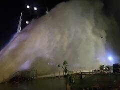 कल्याण रेल्वे स्टेशन परिसरात पाण्याची पाईपलाईन फुटली, सगळीकडे पाणीच पाणी, पे अँड पार्किंगमधल्या बाईकचंही नुकसान