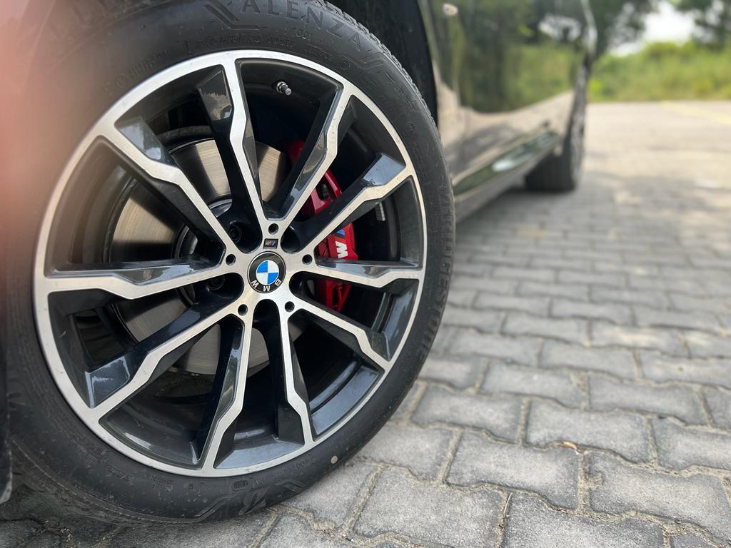 BMW X3 M40i Review : शानदार लूकसह BMW ची X3 M40i कार भारतात लॉन्च; भन्नाट फिचर्स आणि नवीन इंजिनसह वाचा संपूर्ण रिव्ह्यू