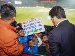 'एक दिन भारत के लिए खेलूंगा', क्रिकेटर बनने की चाहत लेकर स्टेडियम पहुंचा शख्स, खेल मंत्री अनुराग ठाकुर ने किया रिएक्ट