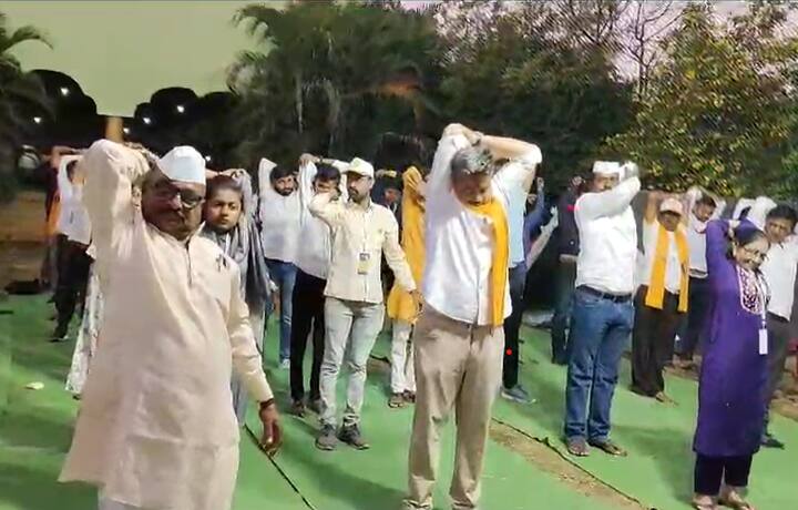 या यात्रेला सुरुवात करण्यापूर्वी रोहित पवारांनी व्यायामाला महत्व दिल्याचं पाहायला मिळालं.