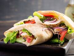 Chicken Veggie Wrap: बचे हुए चिकन से बनाएं वेजी रैप, नाश्ते से लेकर लंच में तक में आजमा सकते हैं