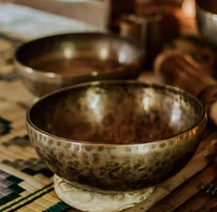 यामुळे शरीरातील युरिक अॅसिड कमी होऊन सांधेदुखीपासून आराम मिळतो.