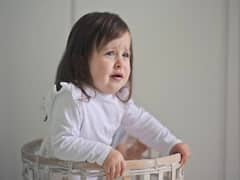 बार-बार रो रहा है बच्चा तो ध्यान दें...सिर्फ बीमारी नहीं हो सकते हैं ये 5 कारण