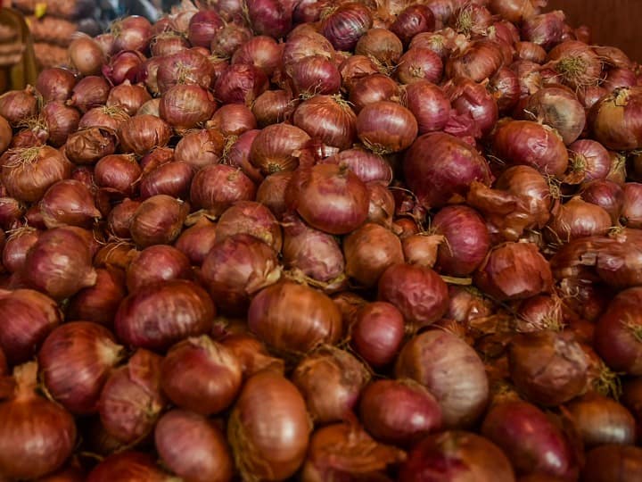 Onion price today kanchipuram  chengalpattu big onions are sold at Rs 80 per kg Onion price: தொடர்ந்து உயரும் வெங்காயம் விலை - செங்கை, காஞ்சி நிலவரம் என்ன..?