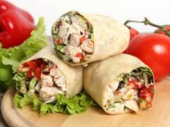 Chicken Veggie Wrap: बचे हुए चिकन से बनाएं वेजी रैप, नाश्ते से लेकर लंच में तक में आजमा सकते हैं