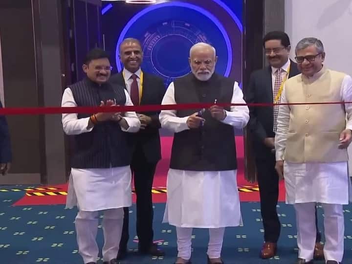 PM Narendra Modi inaugurates 7th Indian Mobile Congress India Mobile Congress: पीएम नरेंद्र मोदी ने 7वीं भारतीय मोबाइल कांग्रेस का किया उद्घाटन, देश को दी सौ 5G लैब की सौगात