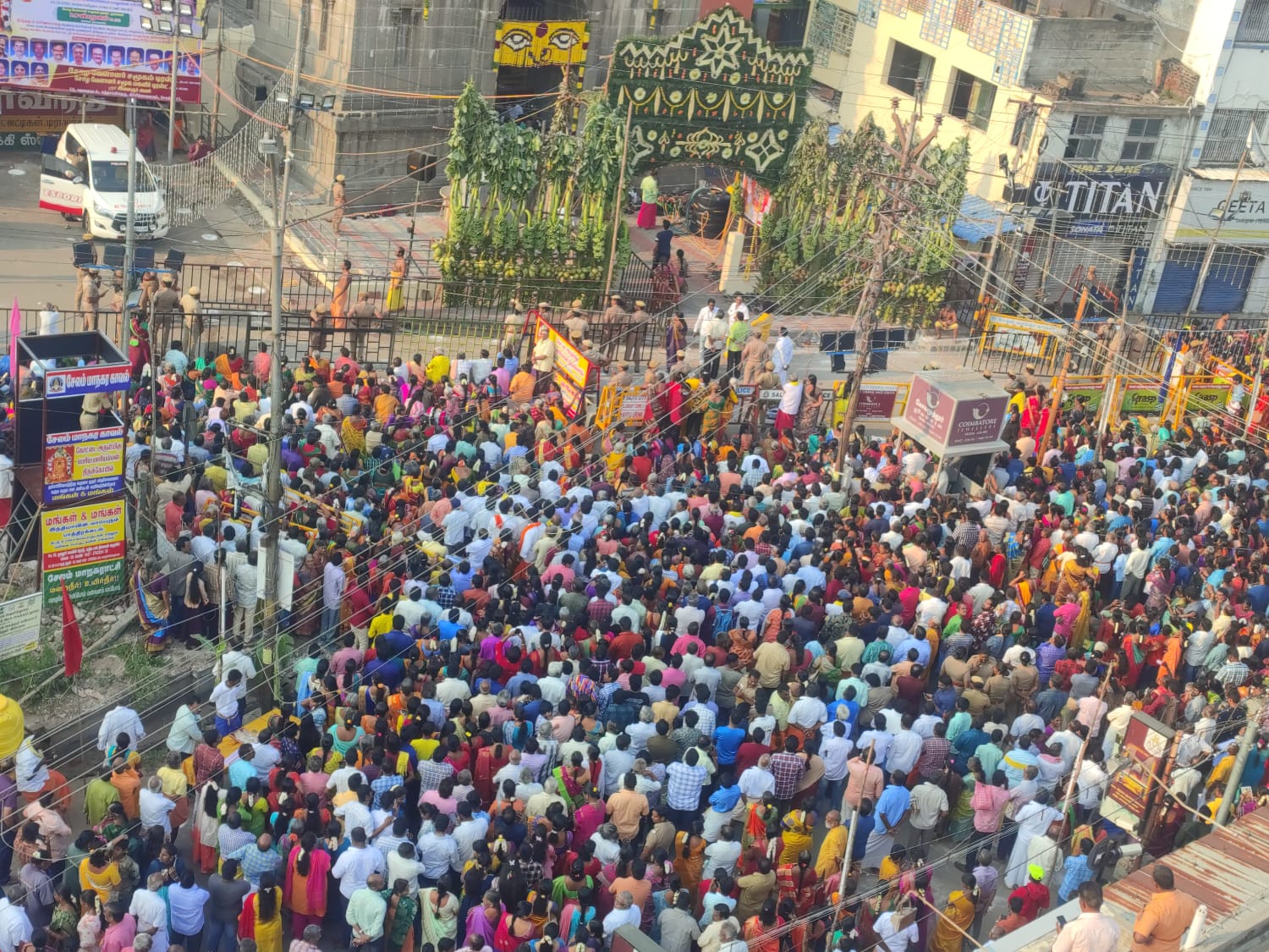 Kottai Mariamman Temple: கோலாகலமாக நடைபெற்ற கோட்டை மாரியம்மன் கோயில் கும்பாபிஷேகம்.. குவிந்த பக்தர்கள்..!