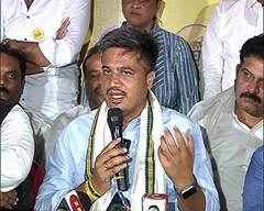 रोहित पवारांची युवा संघर्ष यात्रा स्थगित, मराठा आरक्षणाला पाठिंबा देण्यासाठी घेतला निर्णय