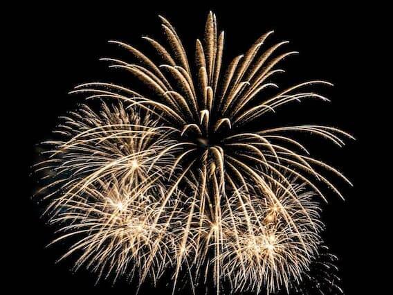 નારંગીને વિટામિન સીનો સારો સ્ત્રોત માનવામાં આવે છે. સંતરાનું સેવન કરવાથી રોગપ્રતિકારક શક્તિને મજબૂત બનાવી શકાય છે. તે પ્રદૂષણના કારણે થતા જોખમોથી બચાવવામાં મદદ કરી શકે છે. શિયાળામાં ગોળ ખાવો સ્વાસ્થ્ય માટે ખૂબ જ ફાયદાકારક માનવામાં આવે છે. કારણ કે ગોળમાં મોજુદ આયર્ન લોહીમાં ઓક્સિજનનો સુચારુ પુરવઠો જાળવવામાં મદદ કરે છે.