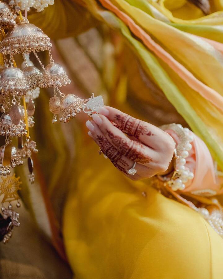 ఈ ఫోటోల్లో పరిణీతి చాలా క్యూట్గా కనిపించింది.