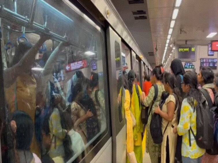 Bengaluru Metro Overcrowded Viral video Netizens Compare It With Mumbai Local Video Of Overcrowded Bengaluru Metro Goes Viral, Netizens Compare It With Mumbai Local