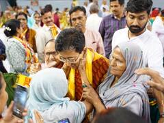 दिल्ली के 780 तीर्थयात्रियों को लेकर स्पेशल ट्रेन द्वारकाधीश के लिए रवाना, आतिशी बोलीं- ' उम्मीद है आप...'