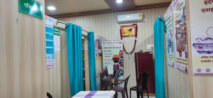 आनेवाले समय में 24 घंटे चिकित्सा कर्मी उपलब्ध रहेंगे. श्री काशी विश्वनाथ धाम आरोग्य केंद्र के मुख्य कार्यपालक अधिकारी डॉ. सुनील वर्मा ने बताया कि किसी भी श्रद्धालु की तबीयत बिगड़ने पर तत्काल चिकित्सा सुविधा मिलेगी.