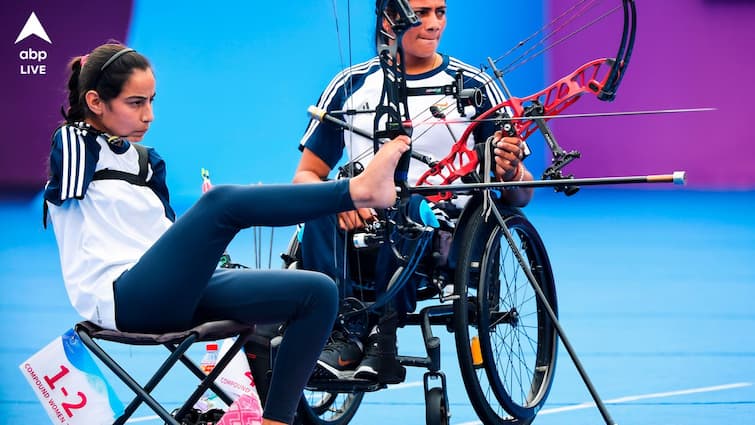 India's Sheetal Devi, 16-year-old armless archer, makes heads turn with 3 medals at Hangzhou Asian Para Games 2023 Sheetal Devi: দু'হাত নেই, পায়ের সাহায্য়ে ধনুক চালিয়ে দেশের হয়ে তিন পদক জয় ১৬ বছরের শীতলের