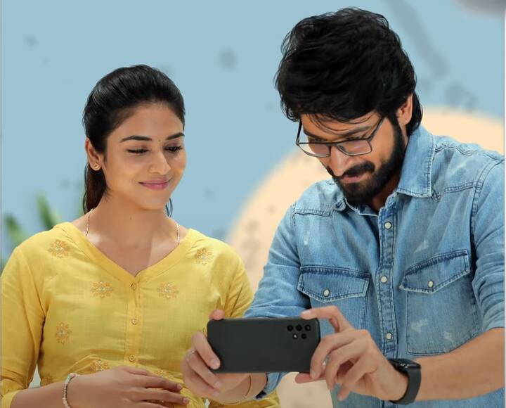 இப்பாடலுக்கு இசையமைப்பாளர் சாம்.சி.எஸ் வரிகளை எழுதியுள்ளார்.