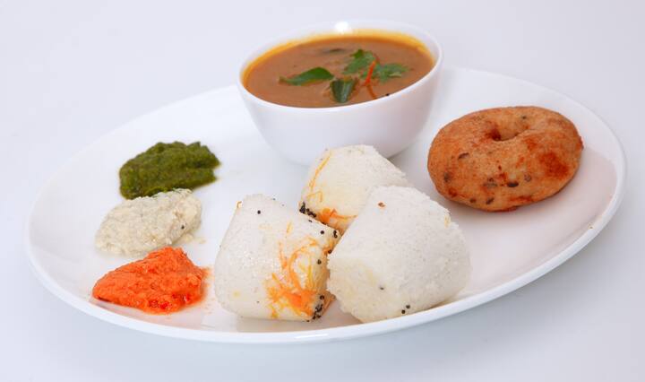 இல்லாவிட்டால் சிறு பவுல்களில் ஊற்றி இட்லி பாத்திரத்தில் வேக வைக்கலாம்.