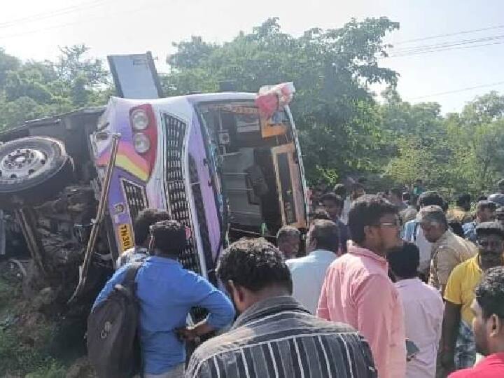 The private bus driver who was coming to Salem suffered a sudden chest pain and the bus accident. Salem Bus Accident: சேலம் நோக்கி வந்த தனியார் பேருந்து ஓட்டுனருக்கு திடீர் நெஞ்சுவலி; விபத்தால் 8 பேர் படுகாயம்!