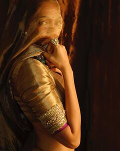 ఈ ముసుగు సుందరిని గుర్తుపట్టారా!