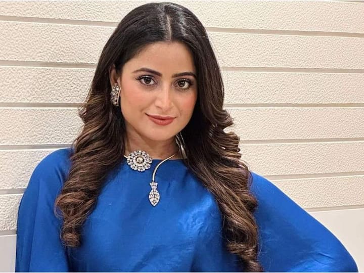 ऐश्वर्या शर्माची एकूण संपत्ती 21 कोटी रुपये आहे.