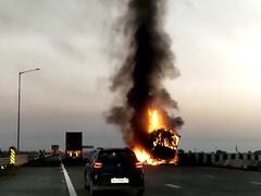 Samruddhi  Accident: वाशिम-समृद्धी महामार्गावर ट्रकचा भीषण अपघात,  ट्रक दुभाजकाला धडकून ट्रकला आग