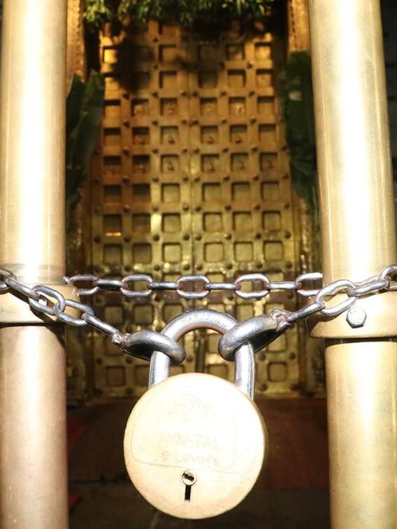 చంద్ర గ్రహణం ఎఫెక్ట్ - శ్రీ‌వారి ఆల‌యం మూసివేత