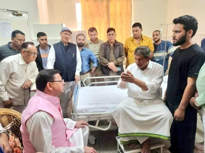 Uttarakhand former CM Harish Rawat discharged from hospital after road accident Uttarakhand News: पूर्व सीएम हरीश रावत को अस्पताल से मिली छुट्टी, एक्सीडेंट के बाद कमर में हुई थी तकलीफ